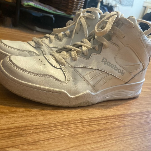 Used white Reebok girls basketball shoes - Picture 1 of 2